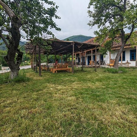 Hotel Arevi Gosh Exterior photo